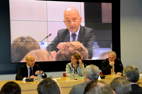 D’esquerra a dreta: Jaime García-Legaz, secretari d'estat de Comerç; Rebeca Grynspan, secretària general iberoamericana; i José Manuel García Collantes, president del Consell General del Notariat, durant la inauguració.